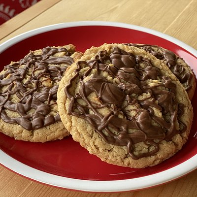 Peanut Butter With Chocolate Drizzle - 1 Dozen