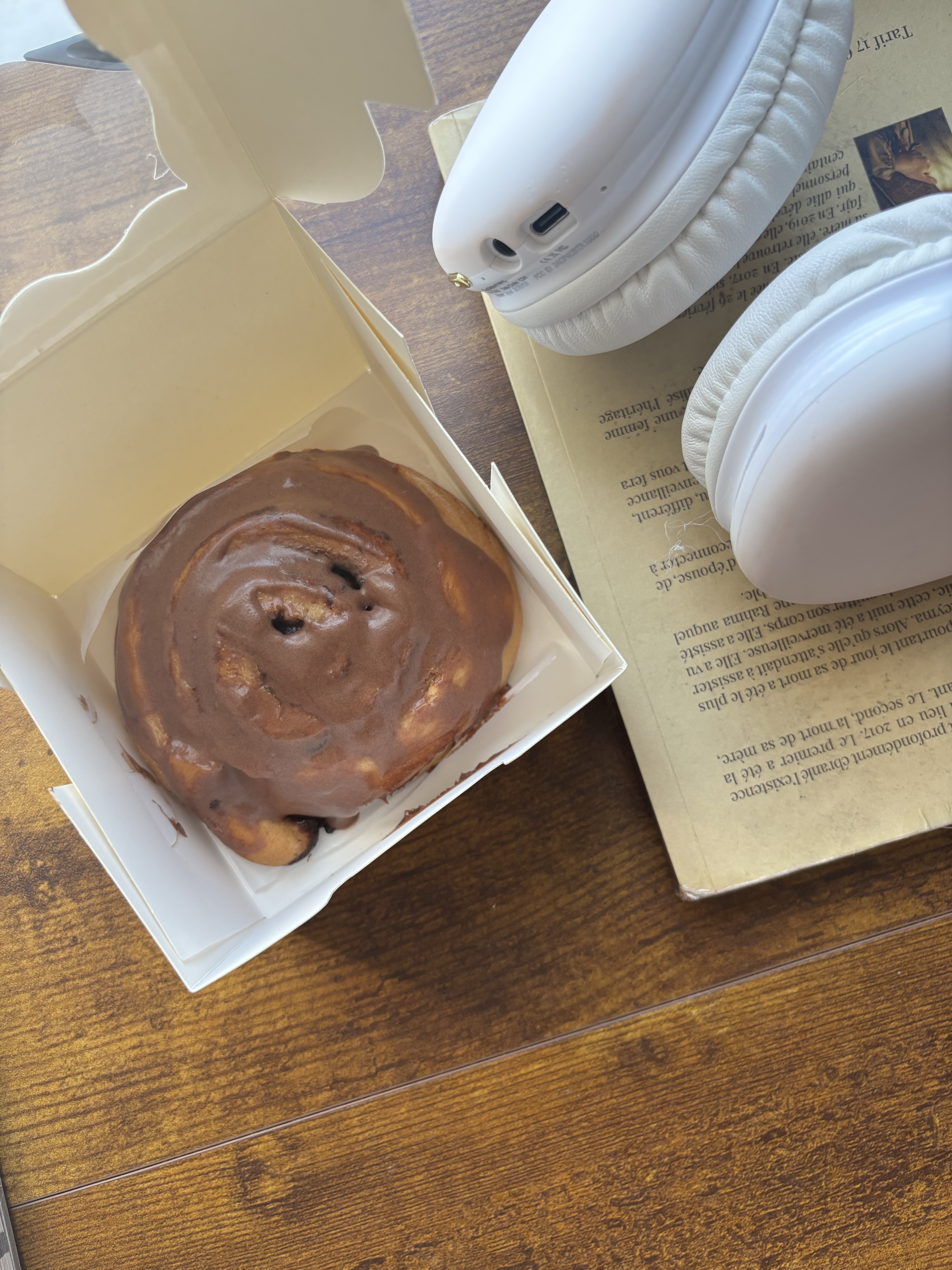Sunugalette Cinnamon Roll W/ Chocolate Topping 