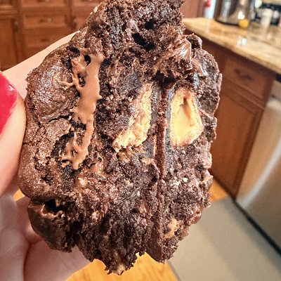 Chocolate Kinder Bueno Cookie (12)