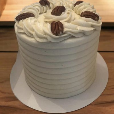 Small Cake - 6” Serves up to 20. 