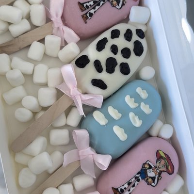 Cakesickles