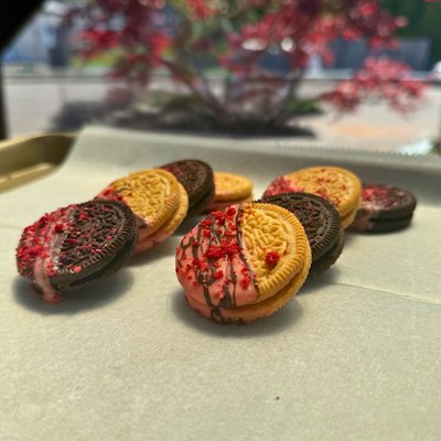 Strawberry Cream & Chocolate - Dipped Oreos 