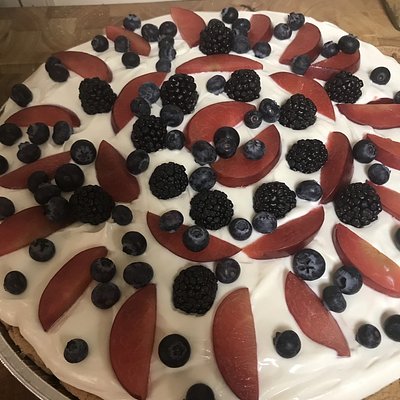 Fruit pizza