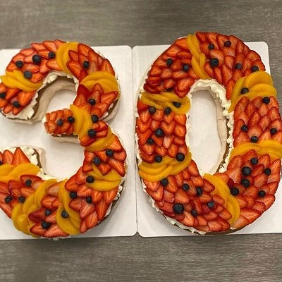 Pavlova Grande De Dos Letras O Números De Fruta Mixta  (35 Porciones)