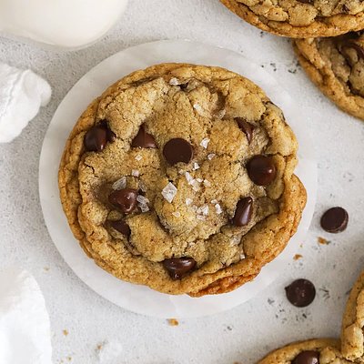 6 Brown Butter Chocolate Chip Sourdough Cookies