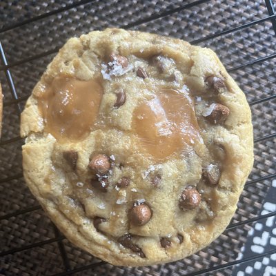 Salted Caramel Chocolate Chip Cookies 1/2 Dozen