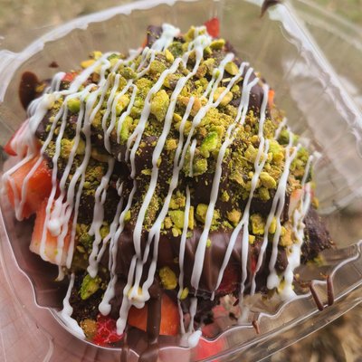 Dubai Brownie With Strawberries 