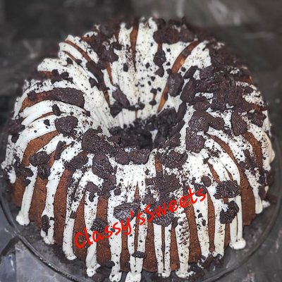 Classy's CookiesnCream Dream Pound Cake