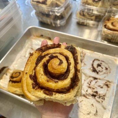 Single Jumbo Cinnamon Roll 