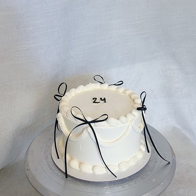 Custom 6inch Cake 6-8