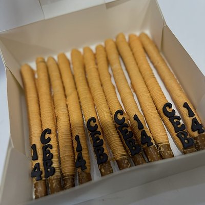 Simple Chocolate Pretzels 