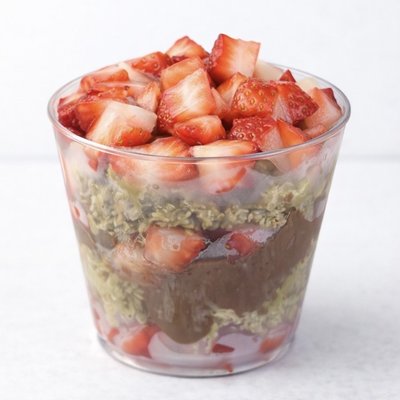 Strawberry Dubai Chocolate Cup (8oz)