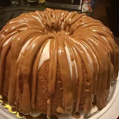 7 Up Pound Cake With Caramel and a  Vanilla  glaze