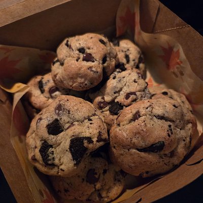 Box Of Regular Chocolate Chip W/ Oreo Chunks Cookies 