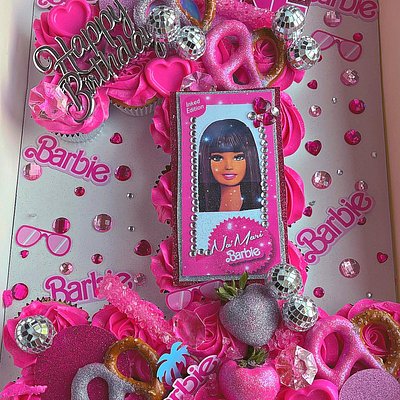 •Cupcake Cake• Includes  24 Cupcakes 