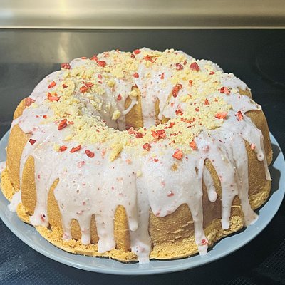 Strawberry Milkshake Pound Cake 