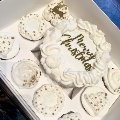 5in Bento Cake w/ 5 Cupcakes