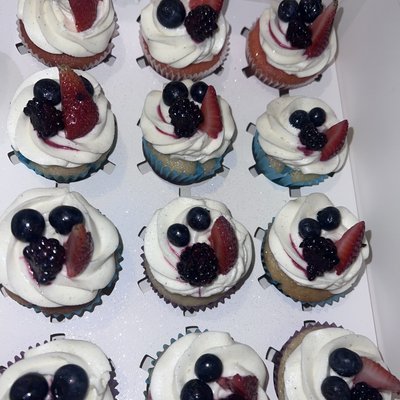 1 Dozen Chantilly Cupcakes