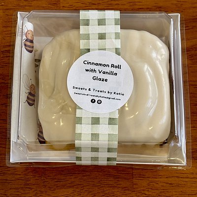 Individual Cinnamon Roll With Vanilla Glaze 