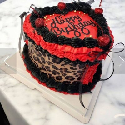 Leopard vintage heart cake
