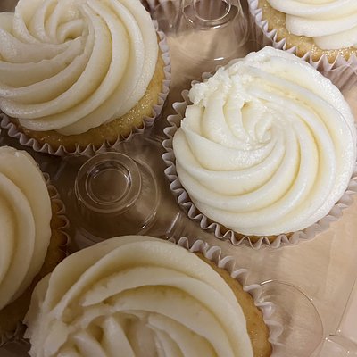 Classic Vanilla Cupcakes