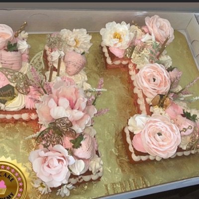 Number/Letter Cakes  (Serving 10-15 )