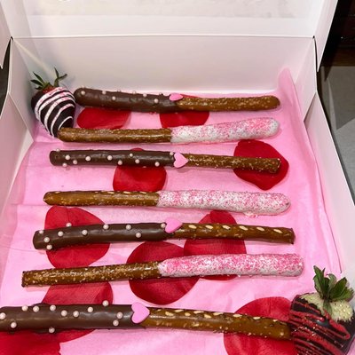 Valentine Day Theme Pretzel Rods 