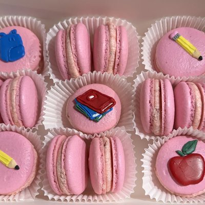 20 Custom Macarons 