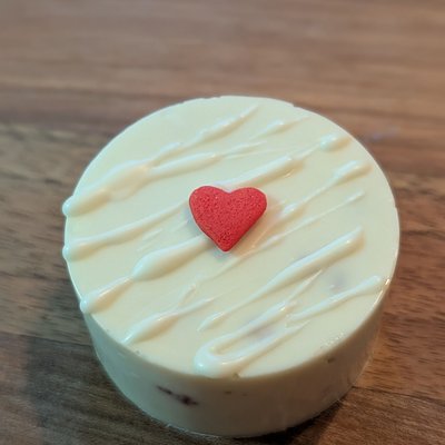 6 Mini Cake Pucks