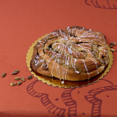 Pistachio Cream Tea Ring (Serves 8-10)