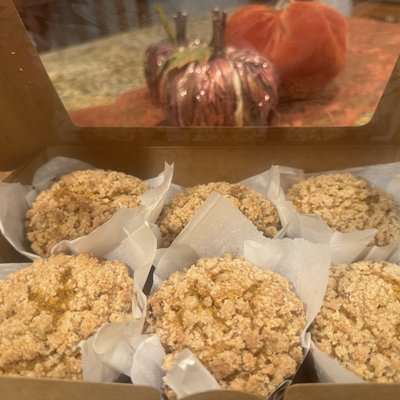 Jumbo- Pumpkin Streusel Muffins