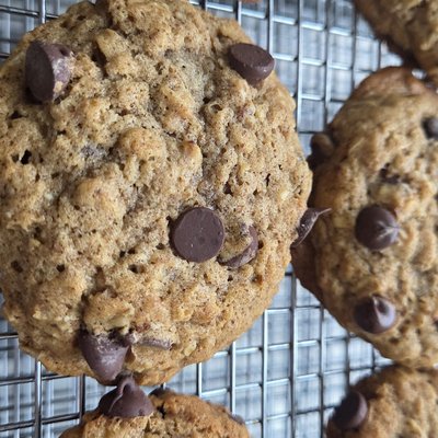 Oatmeal Chocolate Chip Sourdough Cookies