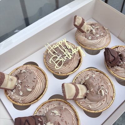 x6 Filled Cupcakes 
