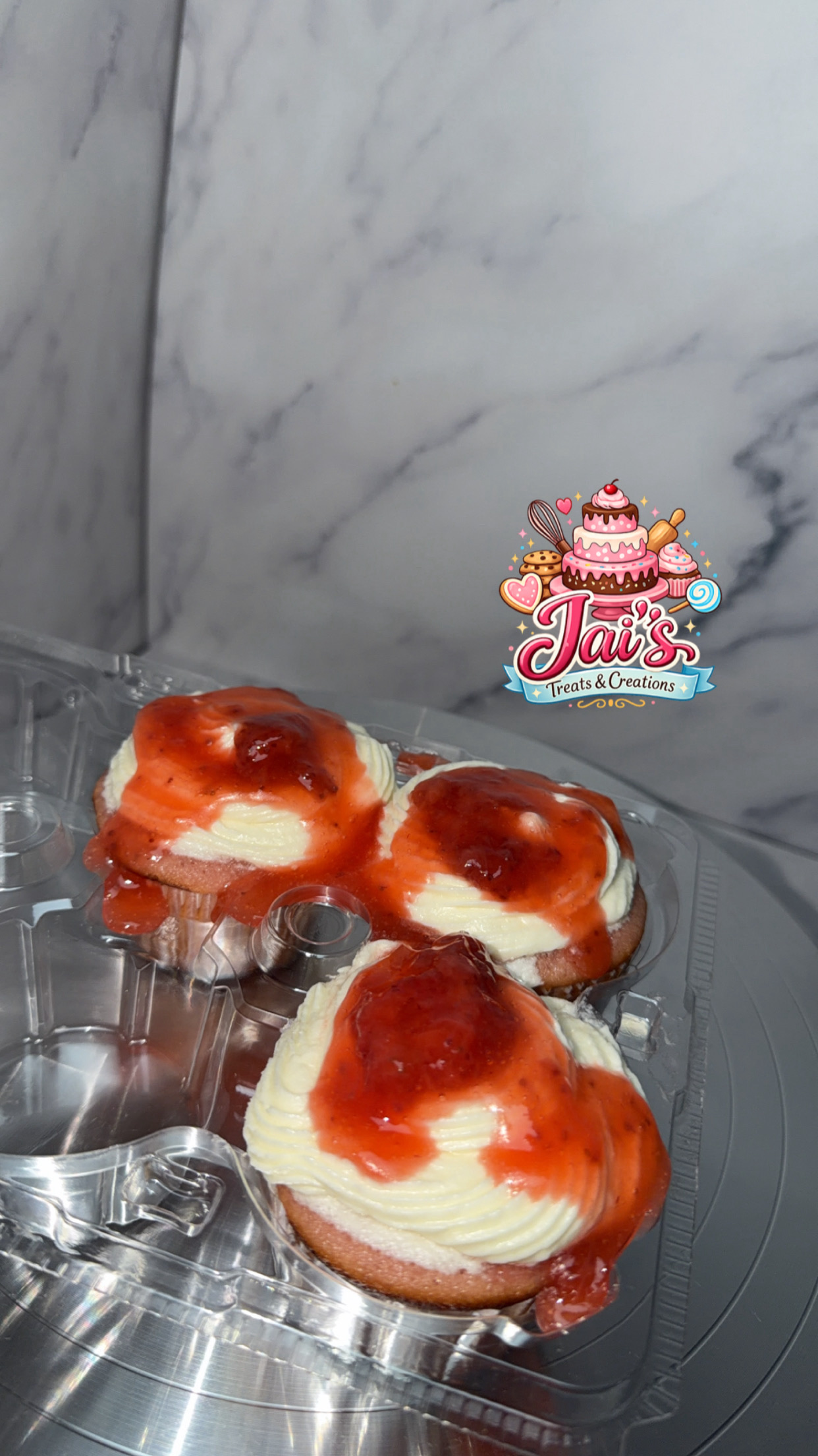 Strawberry Delight Cupcakes 6ct 