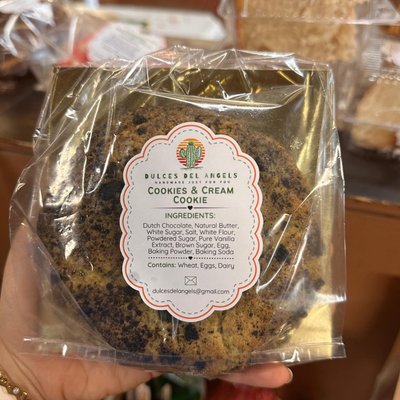 Gourmet Stuffed Cookie And Cream Cookie