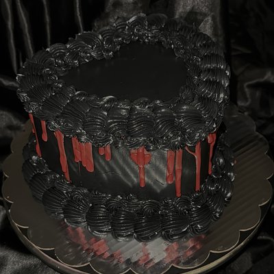 The “Stab” Heart Cake 🖤🩸      8” (feeds 12-16)