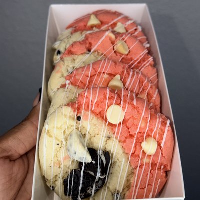 Strawberry Cookies & Cream