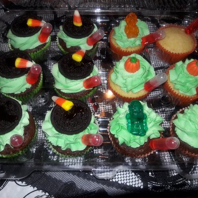 Halloween Cupcakes  With Halloween Decor