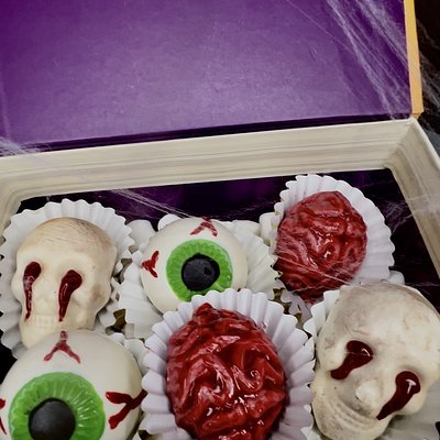 Ghouly Chocolate Covered Strawberries 