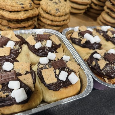 6 Jumbo S’mores Cinnamon Rolls (pan)