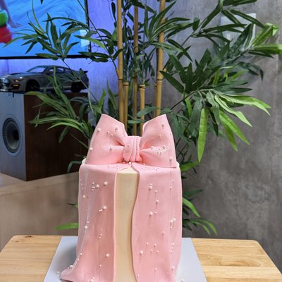 Custom Cakes (Heart/Round)
