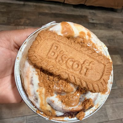Biscoff Cinnamon Roll (1 count)