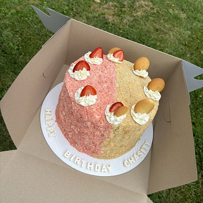 9’ Half Strawberry Crunch/Half Banana Pudding Cake 