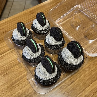 Mint Oreo Cupcakes 