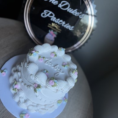 6” Round (Serves 10/12)