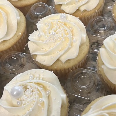 Cupcakes With Large Pearls 