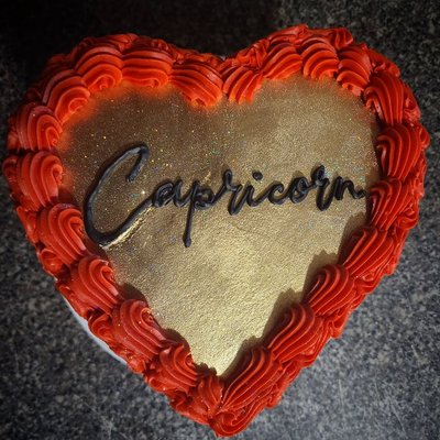8in Heart Cake- Up To 20 Servings 