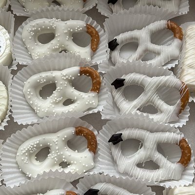 Chocolate Dipped Pretzels (1 Dozen)