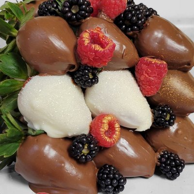 Chocolate Covered Strawberry "Cake"