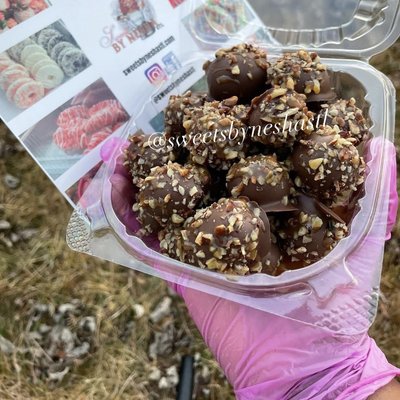 20 Milk Turtle Chocolate Covered Grapes 